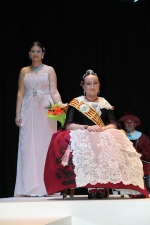 Paula Rico recibe la  banda de Reina de las fiestas de Vila-real