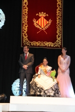 Paula Rico recibe la  banda de Reina de las fiestas de Vila-real