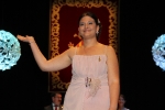 Paula Rico recibe la  banda de Reina de las fiestas de Vila-real