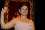 Paula Rico recibe la  banda de Reina de las fiestas de Vila-real