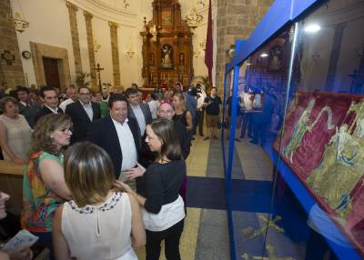 Moliner inaugura la exposicin del tesoro parroquial de Benassal tras restaurar la Diputacin las piezas ms valiosas