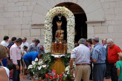 Vila-real celebra la tradicional 'baix' i recepci oficial a la Mare de Du de Grcia