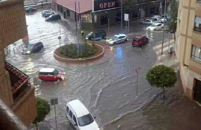 Ncher: ?La mala gestin de la obra de la rotonda de la avenida del Cedre vuelve a provocar inundaciones en bajos comerciales y corte de calles?