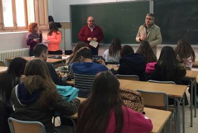 Alumnos del IES Ribalta elaboran un libro de relatos con fines pedaggicos y solidarios