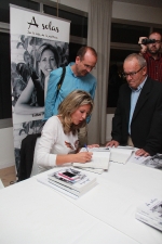 Esther Pallardó presenta su libro y firma ejemplares durante hora y media