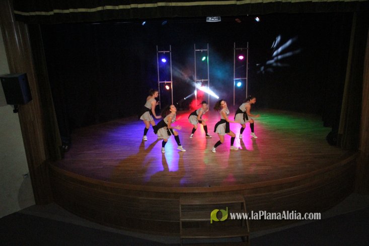 On ! dance y Cruz Roja de l'Alcora distribuyen la recaudación solidaria de las Galas 