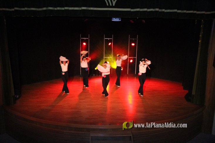 On ! dance y Cruz Roja de l'Alcora distribuyen la recaudación solidaria de las Galas 