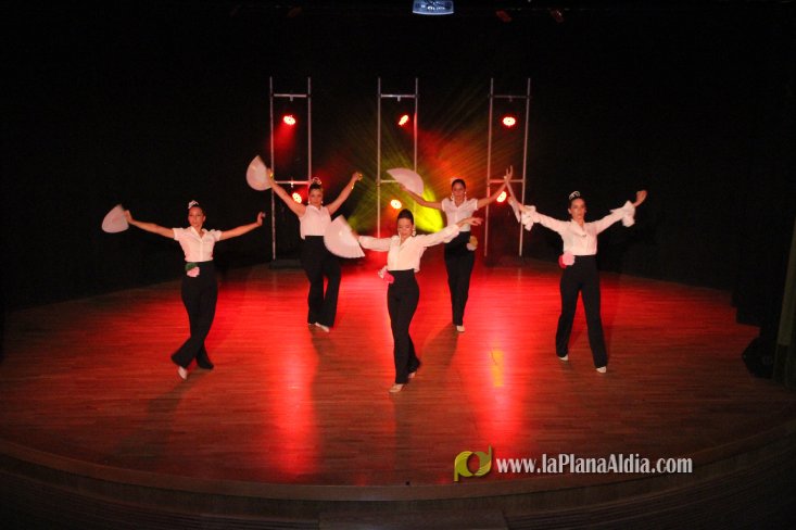 On ! dance y Cruz Roja de l'Alcora distribuyen la recaudación solidaria de las Galas 