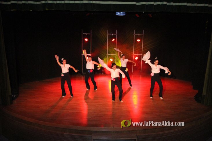 On ! dance y Cruz Roja de l'Alcora distribuyen la recaudación solidaria de las Galas 