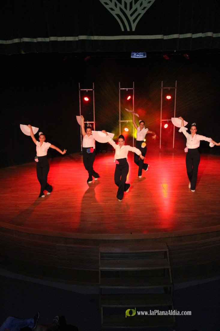 On ! dance y Cruz Roja de l'Alcora distribuyen la recaudación solidaria de las Galas 