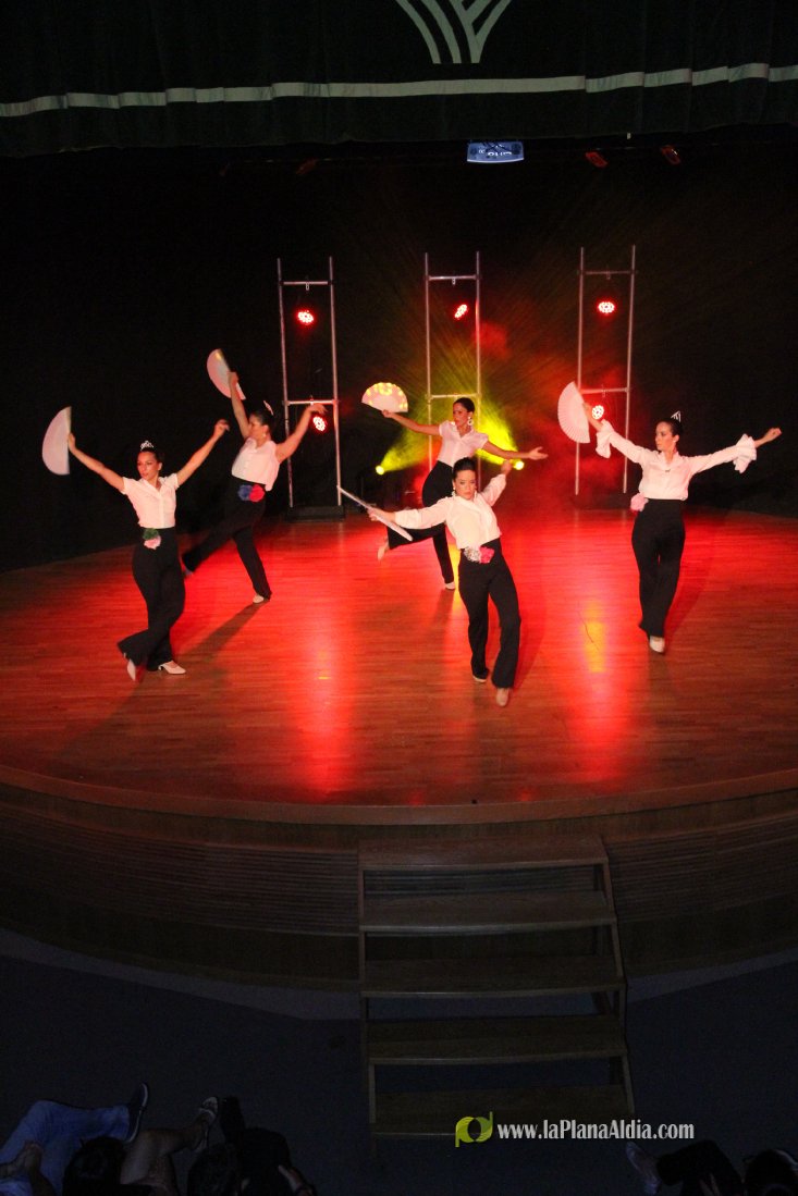 On ! dance y Cruz Roja de l'Alcora distribuyen la recaudación solidaria de las Galas 