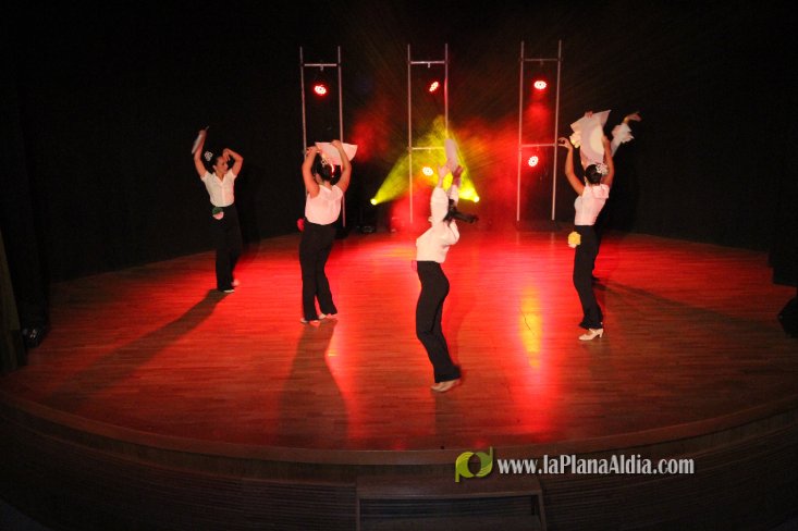 On ! dance y Cruz Roja de l'Alcora distribuyen la recaudación solidaria de las Galas 