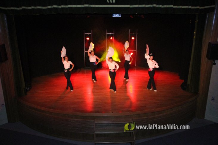 On ! dance y Cruz Roja de l'Alcora distribuyen la recaudación solidaria de las Galas 