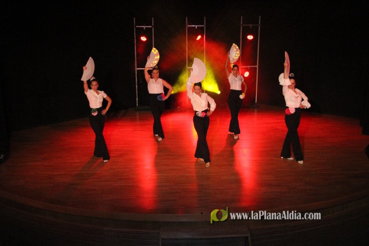 On ! dance y Cruz Roja de l'Alcora distribuyen la recaudación solidaria de las Galas 