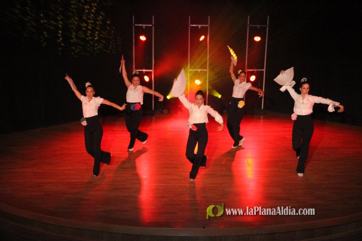 On ! dance y Cruz Roja de l'Alcora distribuyen la recaudación solidaria de las Galas 