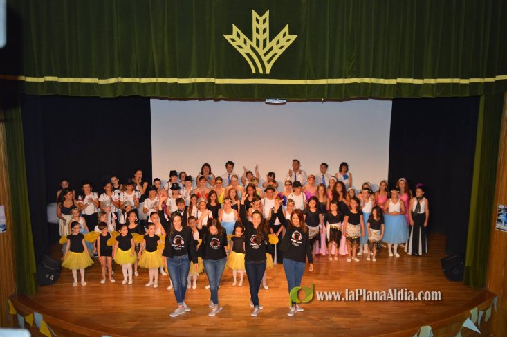 On ! dance y Cruz Roja de l'Alcora distribuyen la recaudación solidaria de las Galas 