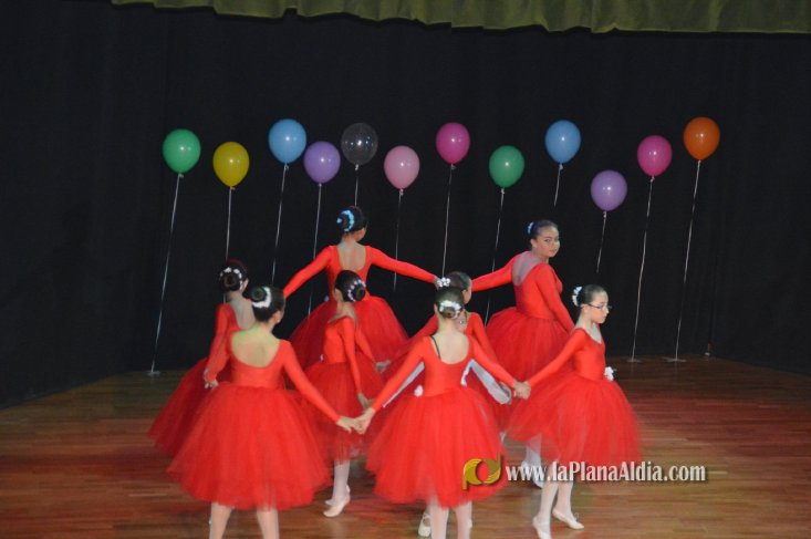 On ! dance y Cruz Roja de l'Alcora distribuyen la recaudación solidaria de las Galas 