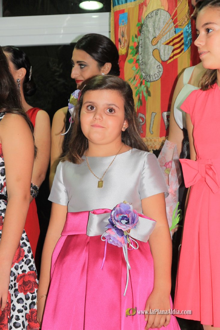 La Mercè despide a sus falleras del 2015 y recibe a las del 2016