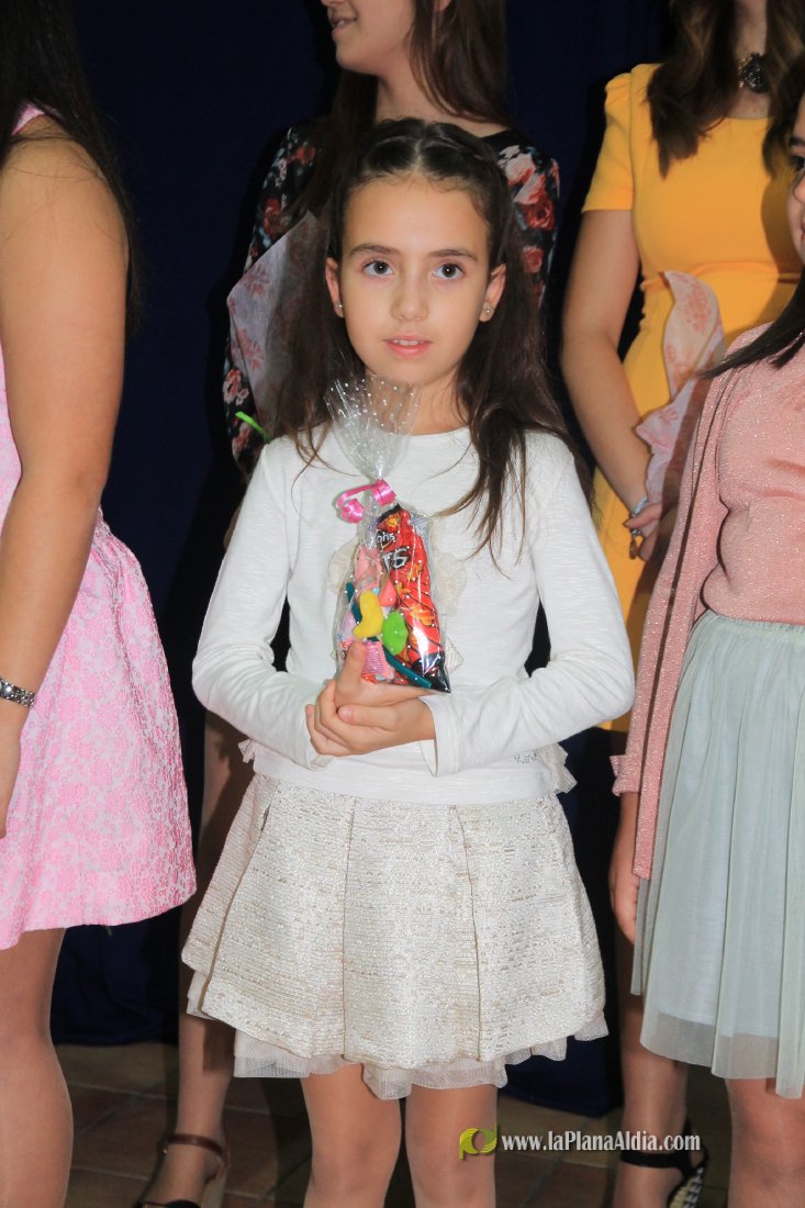 La Mercè despide a sus falleras del 2015 y recibe a las del 2016