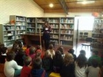 Los niños y niñas de Vilafranca disfrutan de Halloween en la biblioteca