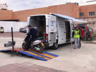 La ITV mvil inspecciona casi 100 vehculos en la Vall d'Uix