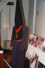 La Biblioteca municipal acoge una exposición de Medallas de la Semana Santa de España