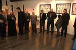 La Biblioteca municipal acoge una exposición de Medallas de la Semana Santa de España