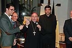 La Biblioteca municipal acoge una exposición de Medallas de la Semana Santa de España