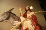 Las calles de Nules acogen el Vía Crucis procesional