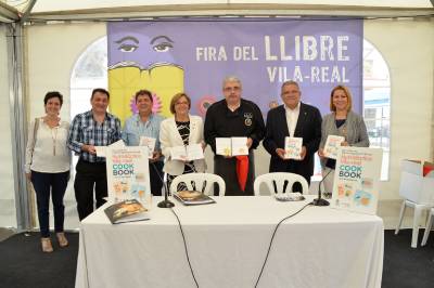 La Fira del Llibre va acollir la presentaci d''Aix cuinen els xiquets i xiquetes de Vila-real'