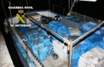 La Guardia Civil interviene 2100 kilos de hachís en una barca de Burriana