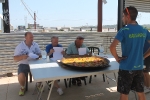 La penya Pirata cocina la mejor paella de Les Penyes en Festes