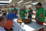 La penya Pirata cocina la mejor paella de Les Penyes en Festes