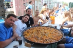 La penya Pirata cocina la mejor paella de Les Penyes en Festes