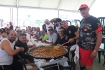 La penya Pirata cocina la mejor paella de Les Penyes en Festes