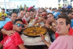 La penya Pirata cocina la mejor paella de Les Penyes en Festes
