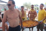 La penya Pirata cocina la mejor paella de Les Penyes en Festes