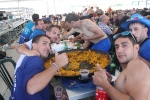 La penya Pirata cocina la mejor paella de Les Penyes en Festes