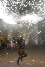 El Correfoc y el castillo de fuegos ponen el punto y final a las fiestas