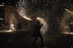 El Correfoc y el castillo de fuegos ponen el punto y final a las fiestas