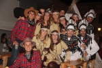 Colorit i diversió protagonitzen la nit de disfresses de les Alqueries