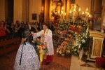 La ofrena floral per a la Sagrada Familia i processó del Santíssim marquen la jornada dominical a La Vall d'Uixó