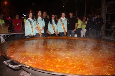 2000 persones sopen empedrao a la Sagrada Famlia