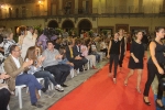 Nules tanca les festes de la Soledad amb una gran desfilada de moda a la plaça Major