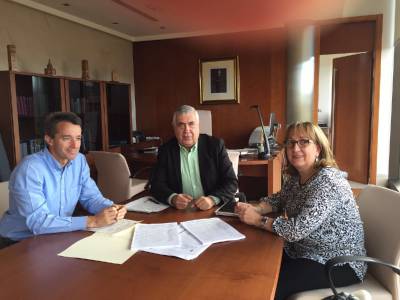 Vilafranca i Mosqueruela presenten al Govern d'Arag les 3.000 firmes que demanen la millora de la carretera