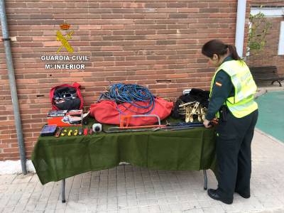La Guardia Civil y la Polica Local detienen a dos personas por robo en un hotel abandonado de Torreblanca