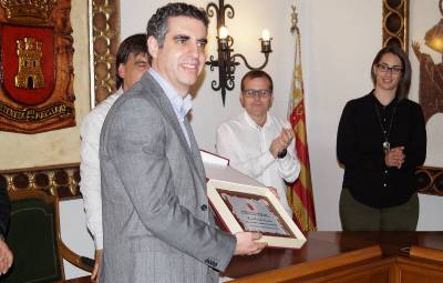 Multitudinaria acogida a Manel Esteller en su nombramiento como Hijo Adoptivo de Atzeneta
