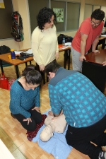 El casal jove acoge el curso de atención sanitaria para dependientes con buena participación