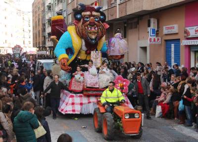 La Falla Don Bosco hace doblete al conseguir el primer premio de la Cabalgata del Ninot Infantil