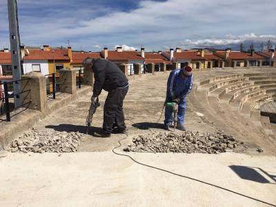 El taller d'ocupaci de Vilafranca avana en la rehabilitaci de la plaa de bous